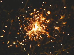 「何か、賭けてみる」。線香花火に託した願いに、彼も乗り気に見えた