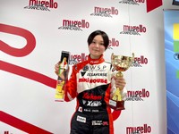 ZinoxF2000で優勝　女子高生レーサー「Juju」さん（juju10.comより）