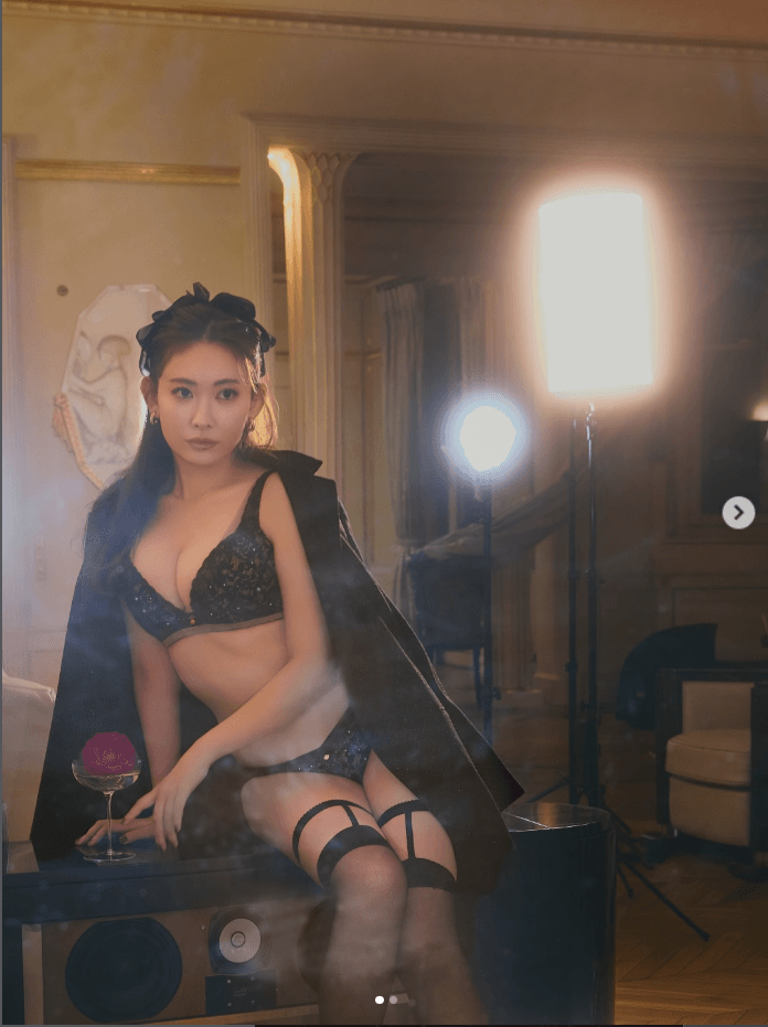 ROSIER by Her lip toの公式インスタグラム（＠rosier_by_hlt）より