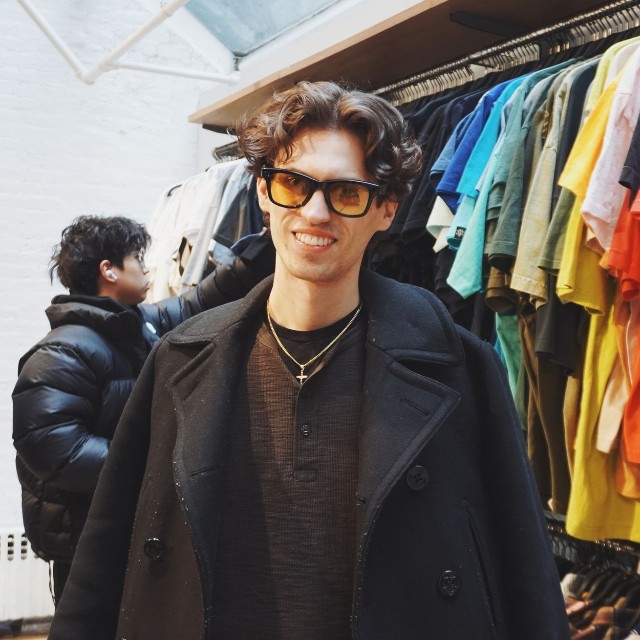 「デザイナーのアイテムがお手頃な価格で買えるのがとても良いので、よくお店に来ています」