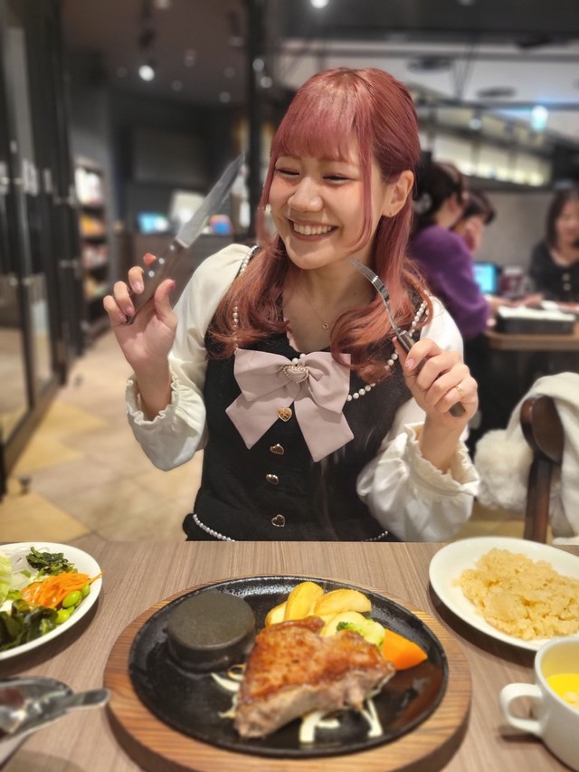 シンガーソングライターのすみれさんにご登場いただきました