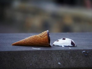 主夫の父、外で働く母。ふつうの家族を、世の中の「ふつう」が壊した