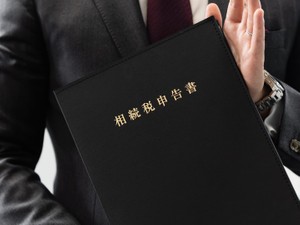 遺産を相続したらどんな税金がかかる？ 計算の仕方、相続税がかからない制度も確認