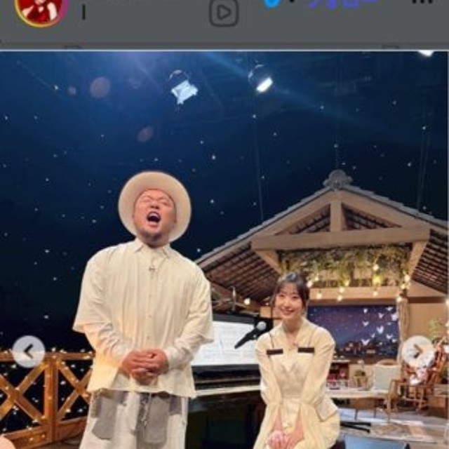 「被爆ピアノ」で弾き語りを披露した段原瑠々（右）とともにMCを担当したHIPPY＝段原瑠々のインスタグラム＠ruru_dambara.officialより