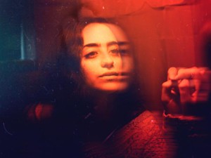 恋人の浮気に泣き腫らし、一重に戻った目を「美しい」と褒められた