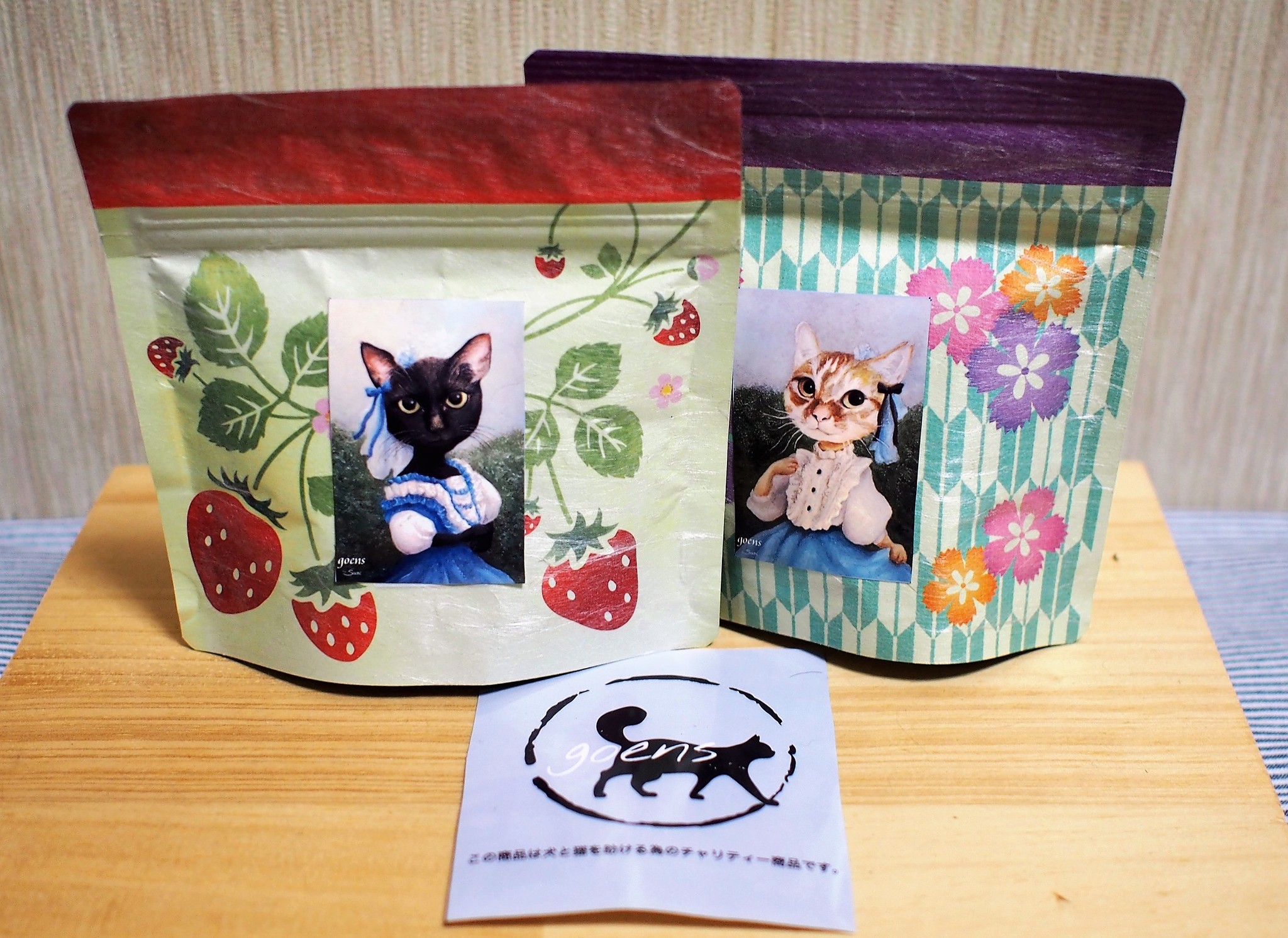ショコラとしずくをモデルにしたテイーバッグ。goensが、これから保護猫資金のために発売するグッズのひとつ（絵=animalpainter_ｓ）