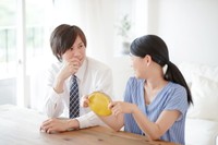 同棲カップルの生活費の分担は「完全折半派（50:50）」が最多　※画像はイメージです（naka/stock.adobe.com）