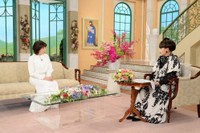 26日放送の「徹子の部屋」に出演する水森かおり（左）と司会の黒柳徹子＝テレビ朝日提供