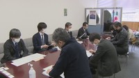 学校側に保証書の内容を改善し、新年度の入学生に提示できるよう求める