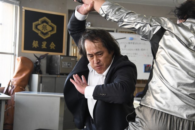 「グッドモーニング、眠れる獅子」から　(Ｃ)2022「グッドモーニング、眠れる獅子」製作委員会