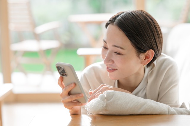 新NISAが始まって1年、さまざまな層の人たちが利用しています(Peak River/stock.adobe.com)