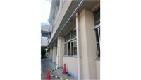 コンクリート片が落下した中学校　岡山市提供