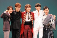 演歌第七世代（左から）青山新、新浜レオン、辰巳ゆうと、二見颯一、彩青