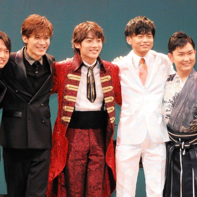 演歌第七世代（左から）青山新、新浜レオン、辰巳ゆうと、二見颯一、彩青