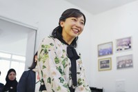 ブラジル日本語センターを訪問された秋篠宮家の次女佳子さま＝7日、ブラジル・サンパウロ（提供・共同通信社）