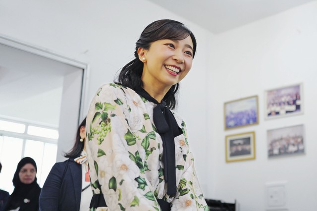 ブラジル日本語センターを訪問された秋篠宮家の次女佳子さま＝7日、ブラジル・サンパウロ（提供・共同通信社）