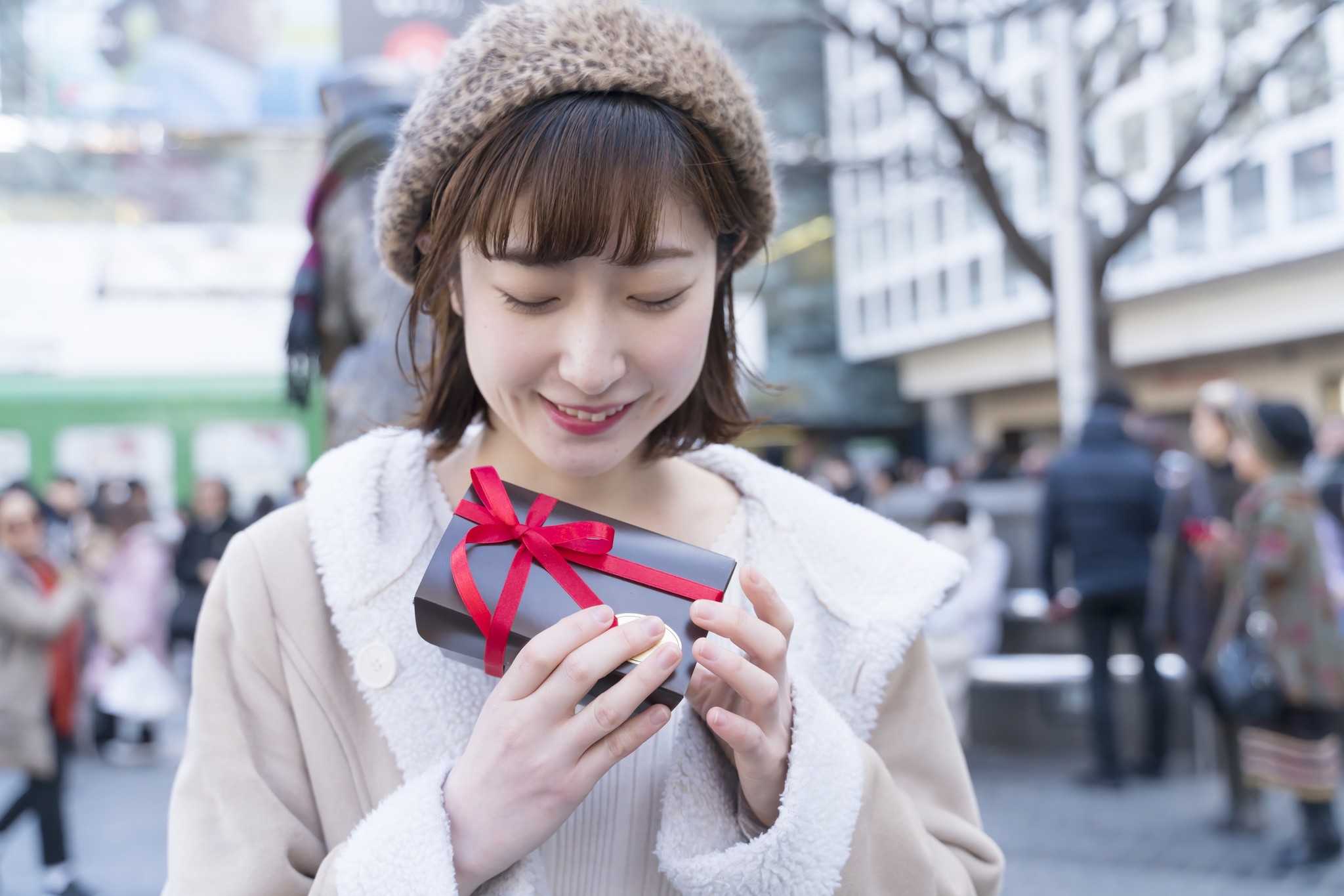 コロナ禍のバレンタインデー、今年は「本命チョコ」も“自粛”！？ 用意する人が昨年の半分程度に｜まいどなニュース
