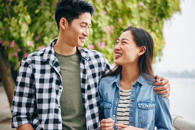 一目惚れした女性に告白して成功した男性※画像はイメージです（gpointstudio/stock.adobe.com/）
