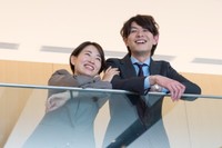 男性の6割以上が「年上女性との恋愛」に前向き　※画像はイメージです（metamorworks/stock.adobe.com）