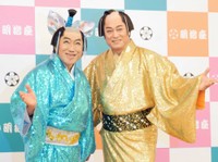 コロッケ（左）と松平健＝2026年
