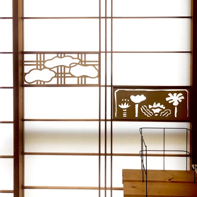 障子にぐいっとはめ込むようなもの（提供：日隈みさきさん）