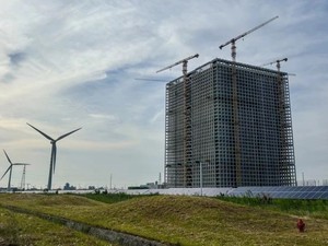 高い所からブロック落下させて発電？環境に優しい重力蓄電施設、中国で本格稼働へ