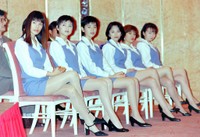 「ショムニ」制作会見の（左から）江角マキコ、宝生舞、京野ことみ、櫻井淳子、戸田恵子、高橋由美子＝1998年