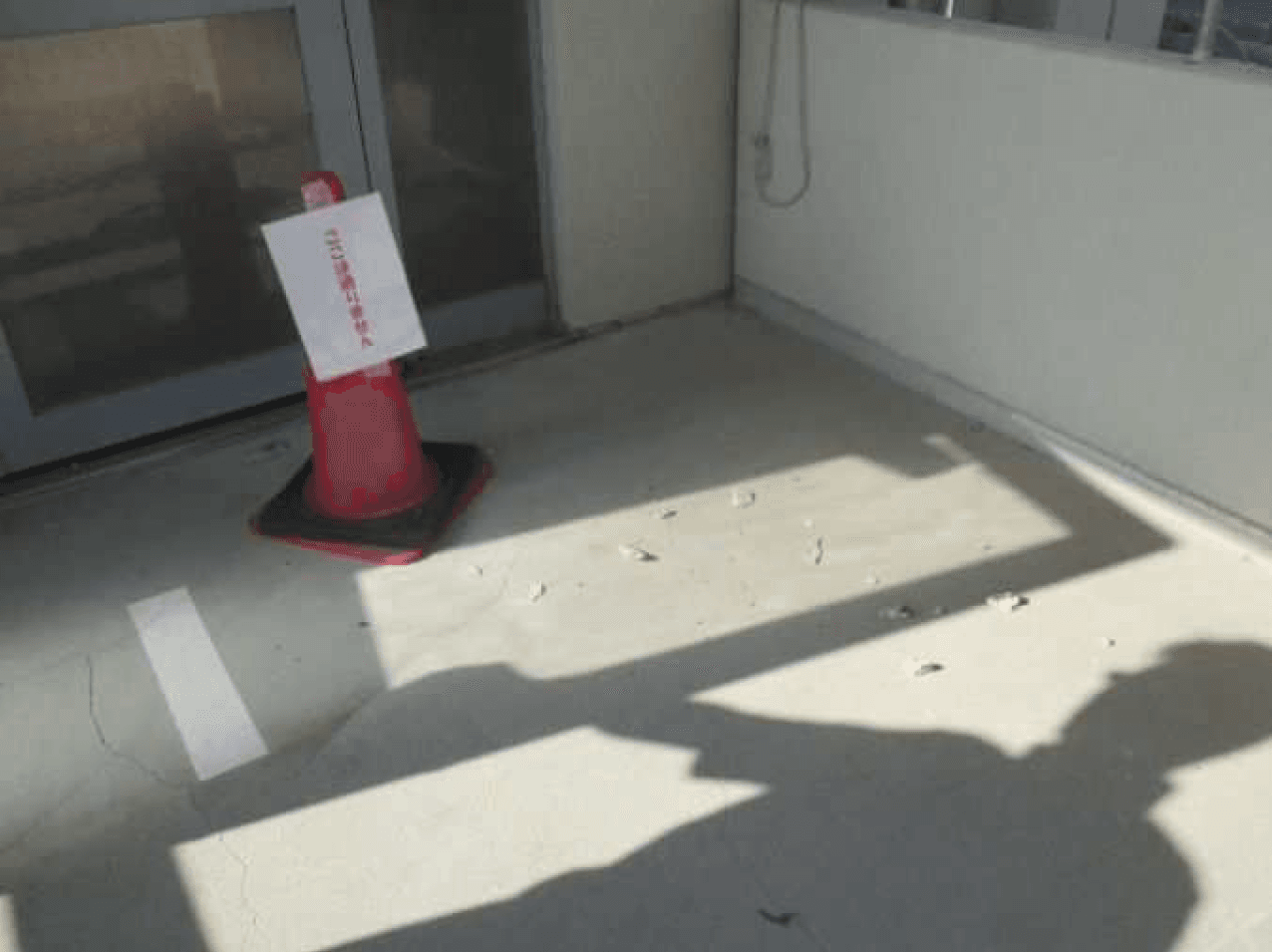落下したコンクリート片（提供：岡山市）