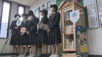 ことでんの駅に地元の高校生らがデザインを手掛けた本棚が設置