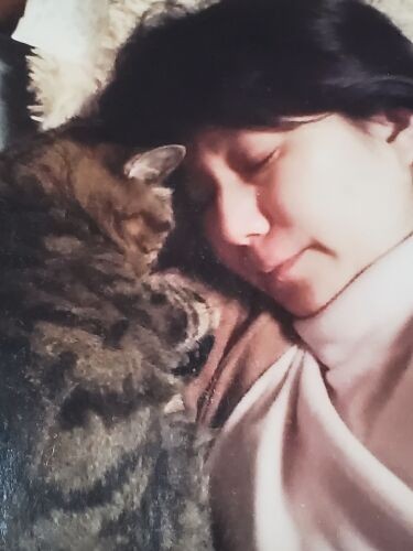 ルナは旅立つ前に私のベッドの右側に来て、添い寝をしてくれました。