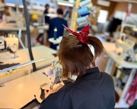 「ずり落ちないか？」実際つけて、使用感を確かめる