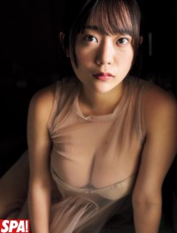 佐野なぎさ「週刊SPA!」（扶桑社）2026年1月13・20日合併号より＝撮影／高橋慶佑 ヘアメイク／mahiro スタイリング／工藤沙恵（ミタケイショウ） 