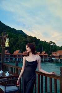 佐々木久美1st写真集『めくる日々』楽天ブックス限定版(撮影/藤原 宏)