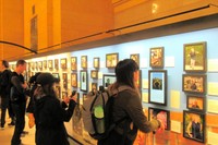 「ディア・ニューヨーク」展=2025年10月、ニューヨークのグランドセントラル駅