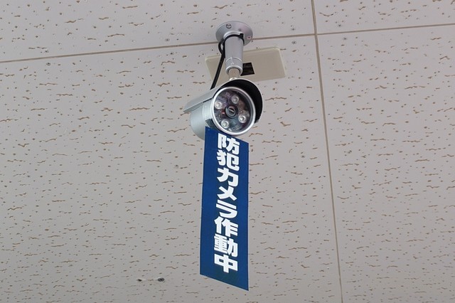 防犯カメラがあることで「安心」と感じる人が約8割　※画像はイメージです（銀河鉄道/stock.adobe.com）