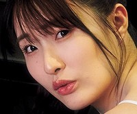 原つむぎ（撮影：高橋慶佑　ヘアメイク：小林エリカ　スタイリング：工藤紗恵（ミタケイショウ））