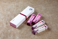 新商品「赤福生羊羹」4本入り（赤福提供）