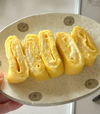 白玉粉を入れた卵焼きの断面、チーズも加えて中もとろとろ（提供：咲さん）