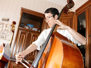 「トリエステの方が音楽に触れられる」：コントラバス奏者、原田光嗣さん②