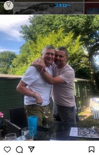 兄弟そっくり＝アラン・ホワイトのインスタグラム＠alanwhiteofficialより