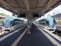 賢島駅にて。志摩線は1944年に三重交通志摩線になり、三重電気鉄道（1964年〜1965年）を経て、1965年に近鉄の路線になった。