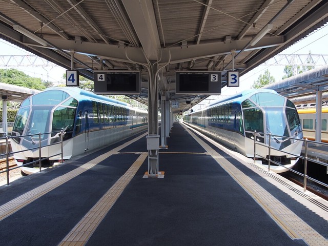 賢島駅にて。志摩線は1944年に三重交通志摩線になり、三重電気鉄道（1964年〜1965年）を経て、1965年に近鉄の路線になった。