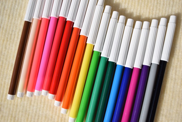 カラフルなペンで仕上げるイラストは、「解りやすい」と話題に※画像はイメージです（FRANK/stock.adobe.com）