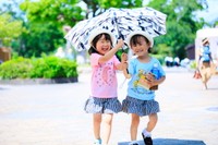 子どもの猛暑対策「日傘」は肯定的な意見が半数超　※画像はイメージです（beeboys/stock.adobe.com）
