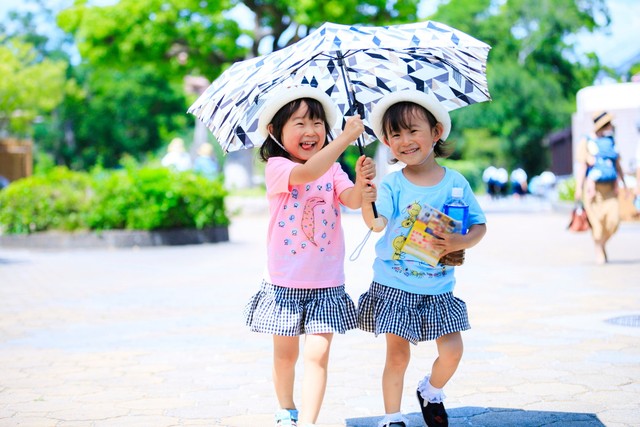 子どもの猛暑対策「日傘」は肯定的な意見が半数超　※画像はイメージです（beeboys/stock.adobe.com）