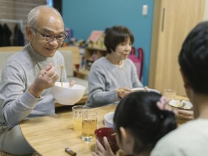 家族信託と生前贈与の違いは？　登記の手続き方法や相続税についても解説