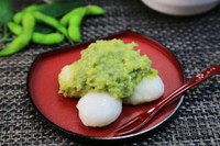 すりつぶした枝豆を餡に用いた東北銘菓「ずんだもち」