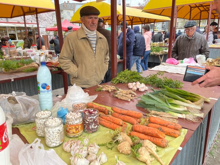 ウクライナ西部、ドロホヴィッチの青空市場