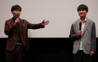 コントについて話すジャルジャルの後藤淳平（左）と福徳秀介＝東京・新宿バルト９