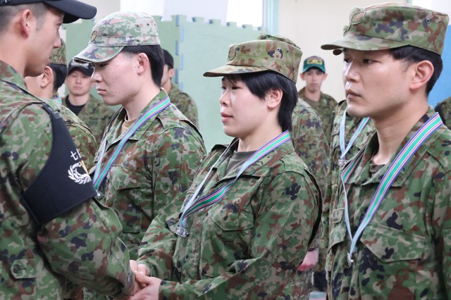 新たに女性の格闘指導官が誕生／陸上自衛隊第７師団　公式Xより